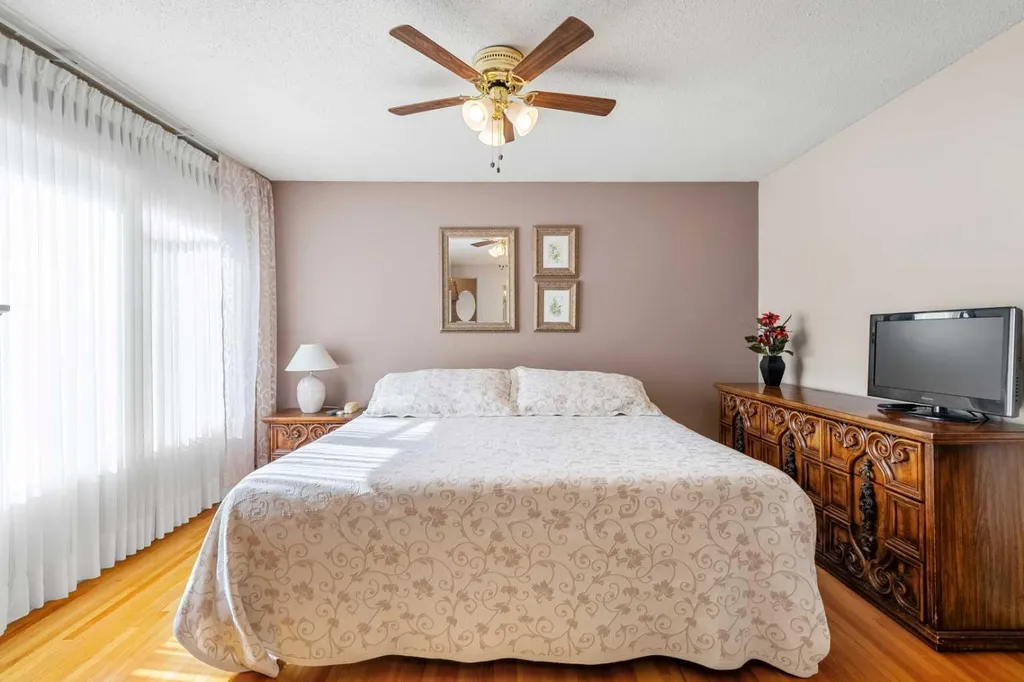 1102 Lake Christina Way SE Calgary AB T2J 2R3