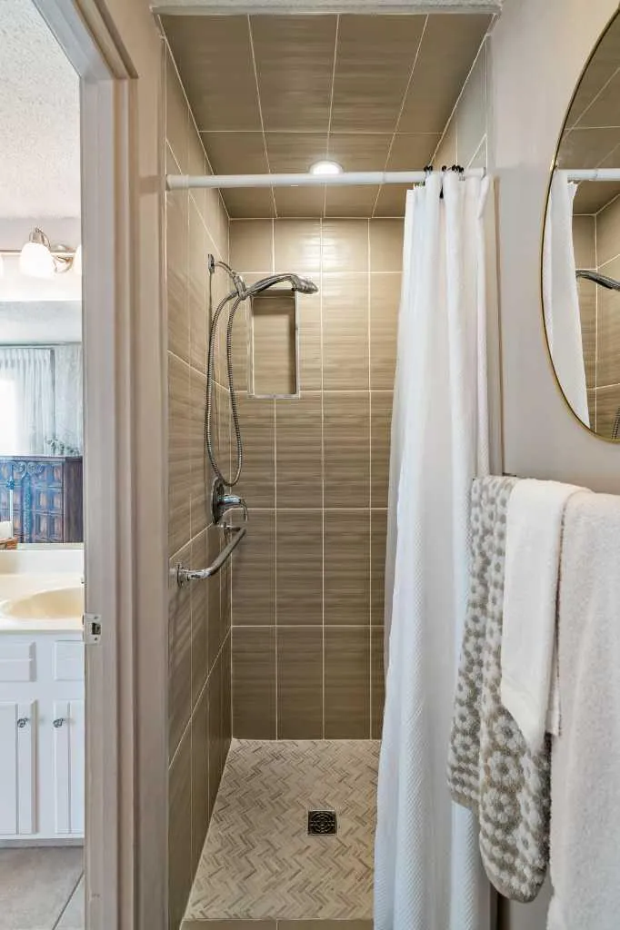 1102 Lake Christina Way SE Calgary AB T2J 2R3