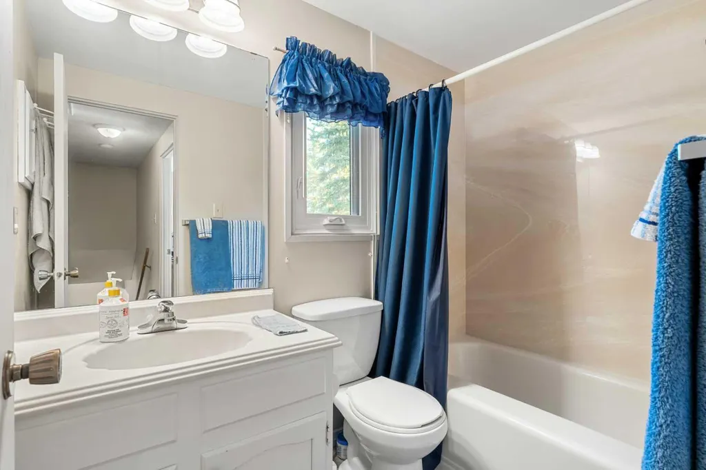 1102 Lake Christina Way SE Calgary AB T2J 2R3