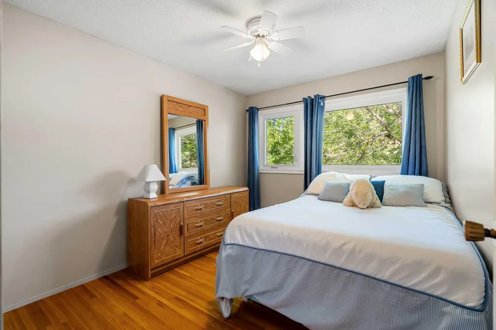 1102 Lake Christina Way SE Calgary AB T2J 2R3