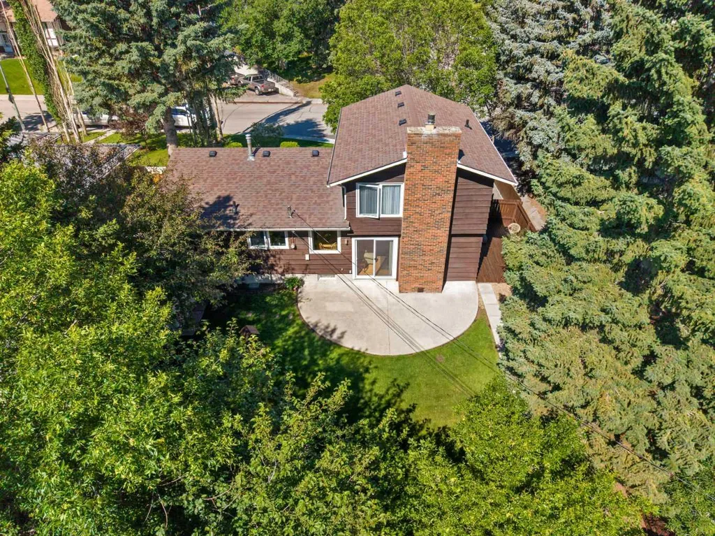 1102 Lake Christina Way SE Calgary AB T2J 2R3