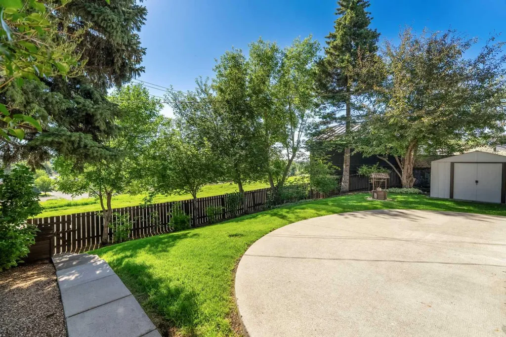 1102 Lake Christina Way SE Calgary AB T2J 2R3