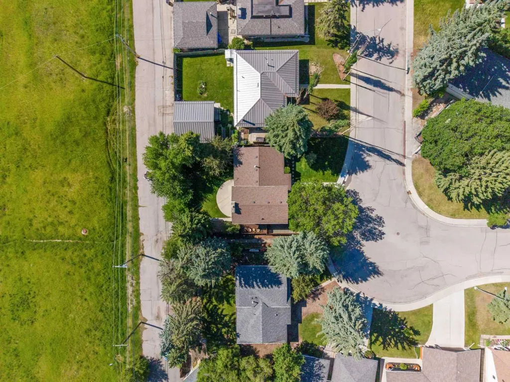 1102 Lake Christina Way SE Calgary AB T2J 2R3