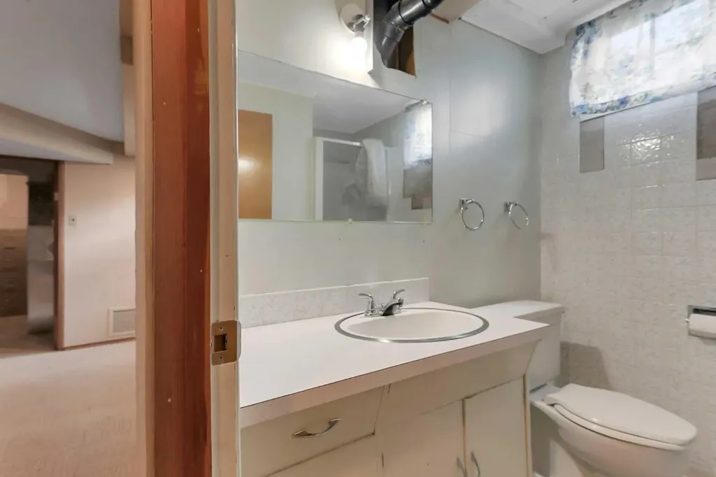 3918 37 Avenue Red Deer AB T4N 2T2