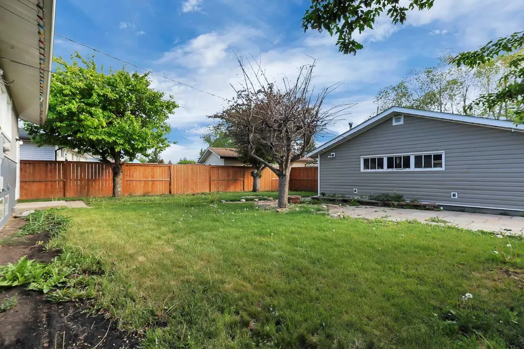 3918 37 Avenue Red Deer AB T4N 2T2