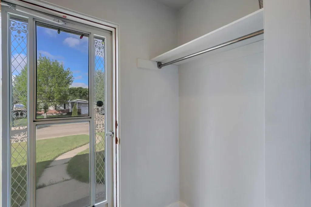 3918 37 Avenue Red Deer AB T4N 2T2
