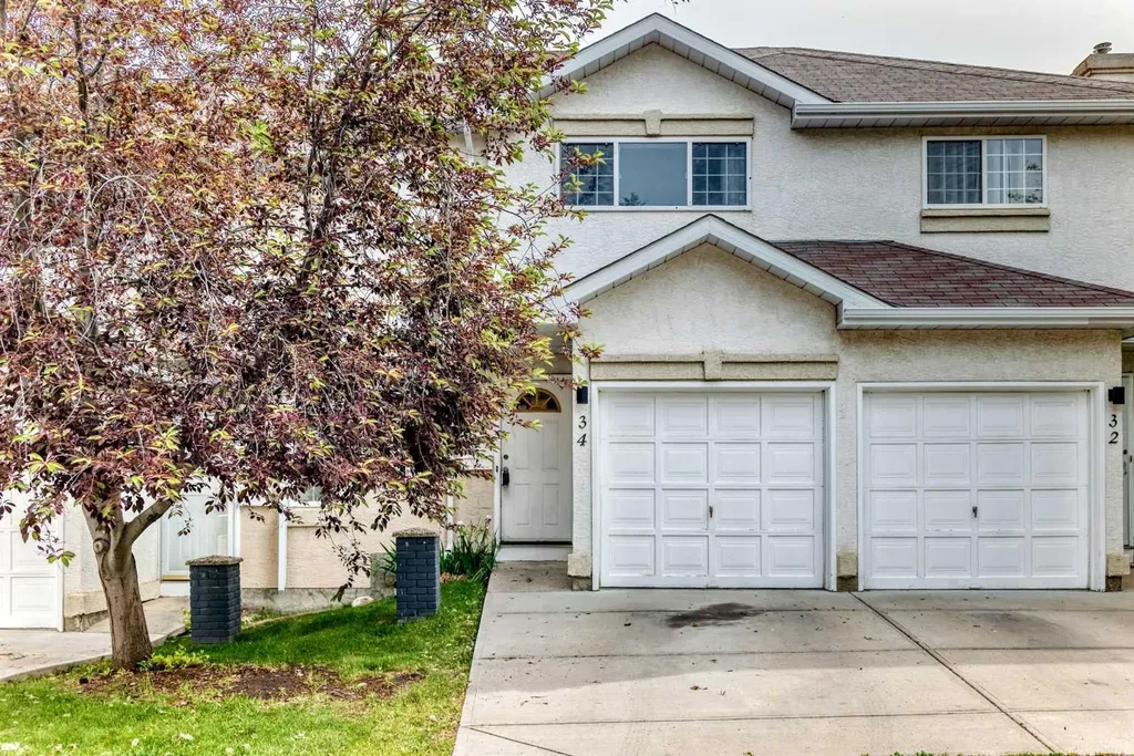 34 Shawinigan Lane SW Calgary AB T2Y 2B5