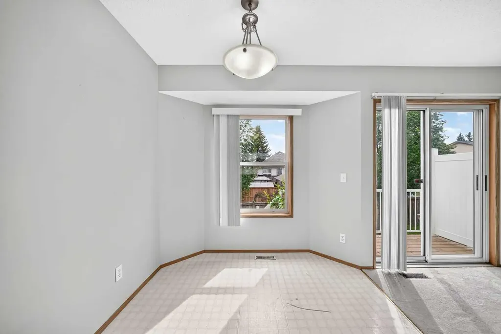 34 Shawinigan Lane SW Calgary AB T2Y 2B5