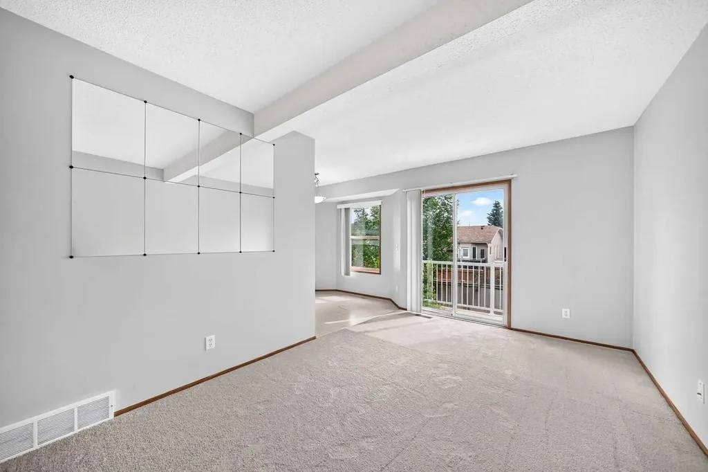34 Shawinigan Lane SW Calgary AB T2Y 2B5
