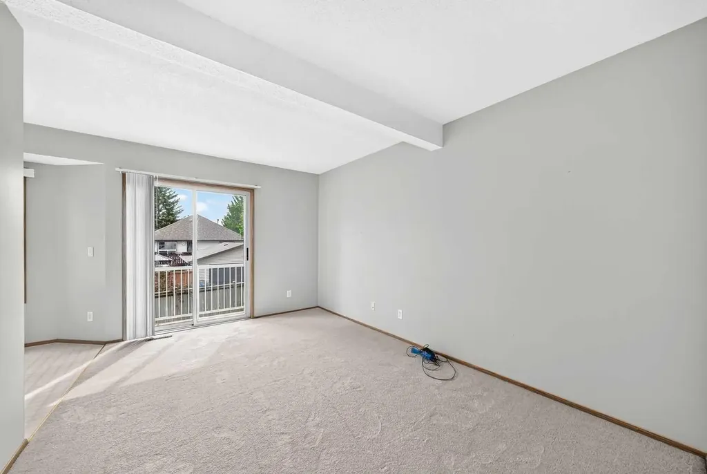 34 Shawinigan Lane SW Calgary AB T2Y 2B5