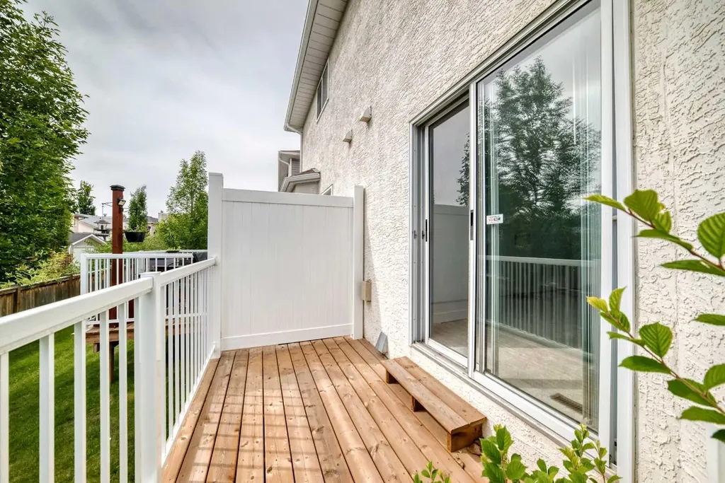 34 Shawinigan Lane SW Calgary AB T2Y 2B5