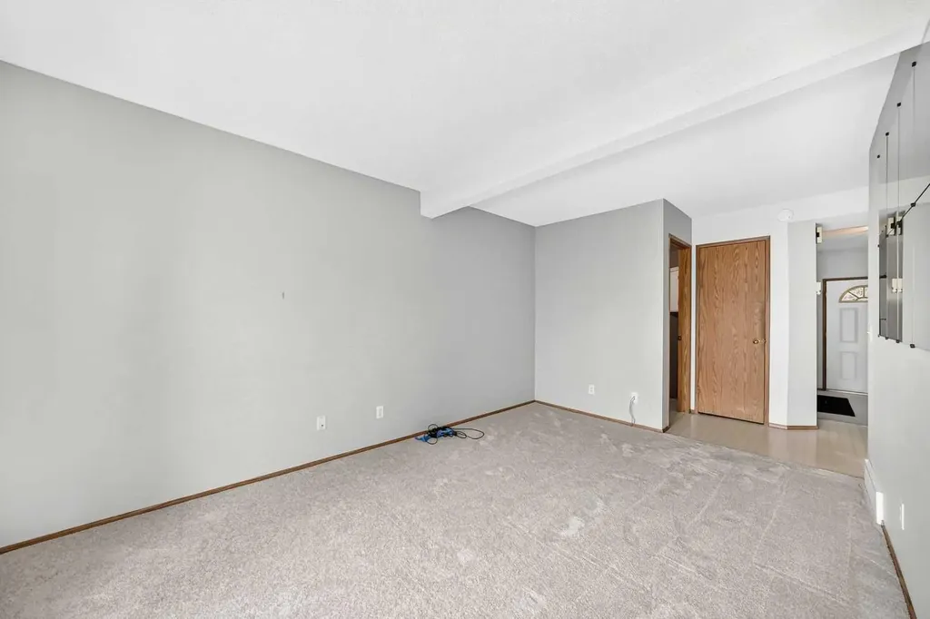 34 Shawinigan Lane SW Calgary AB T2Y 2B5