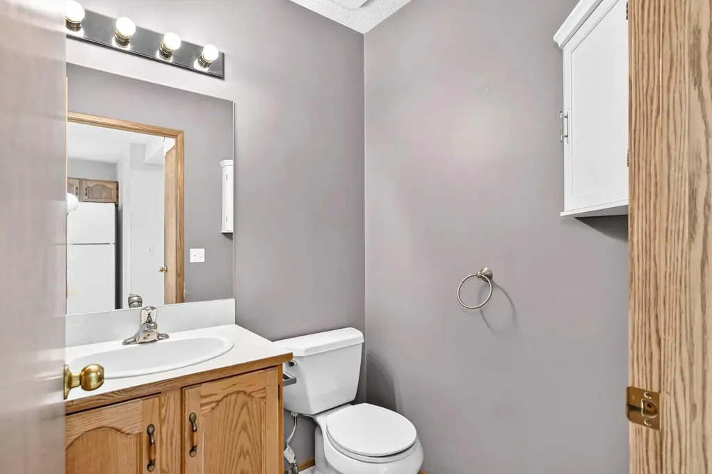 34 Shawinigan Lane SW Calgary AB T2Y 2B5