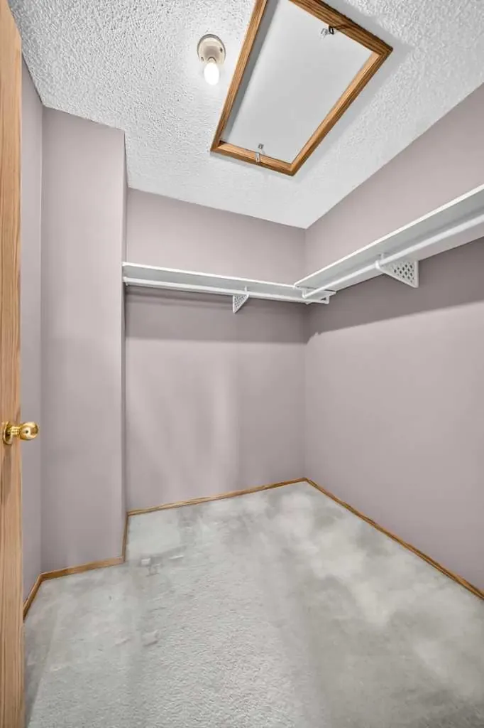 34 Shawinigan Lane SW Calgary AB T2Y 2B5