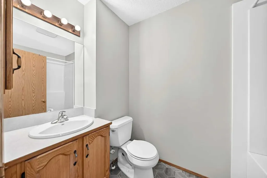34 Shawinigan Lane SW Calgary AB T2Y 2B5