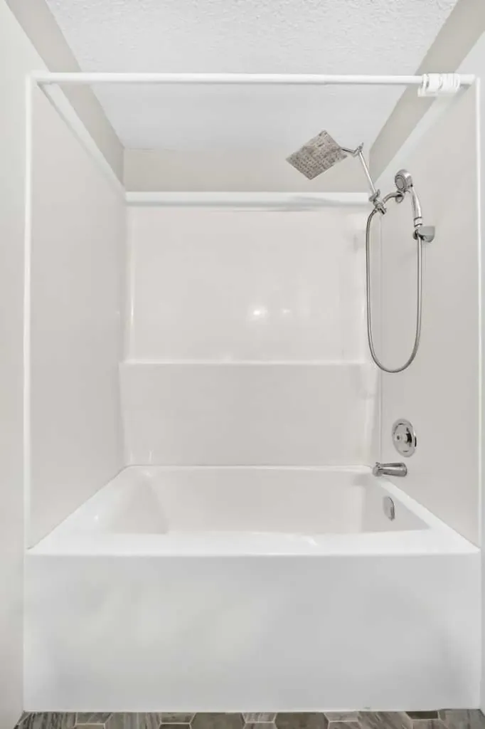 34 Shawinigan Lane SW Calgary AB T2Y 2B5