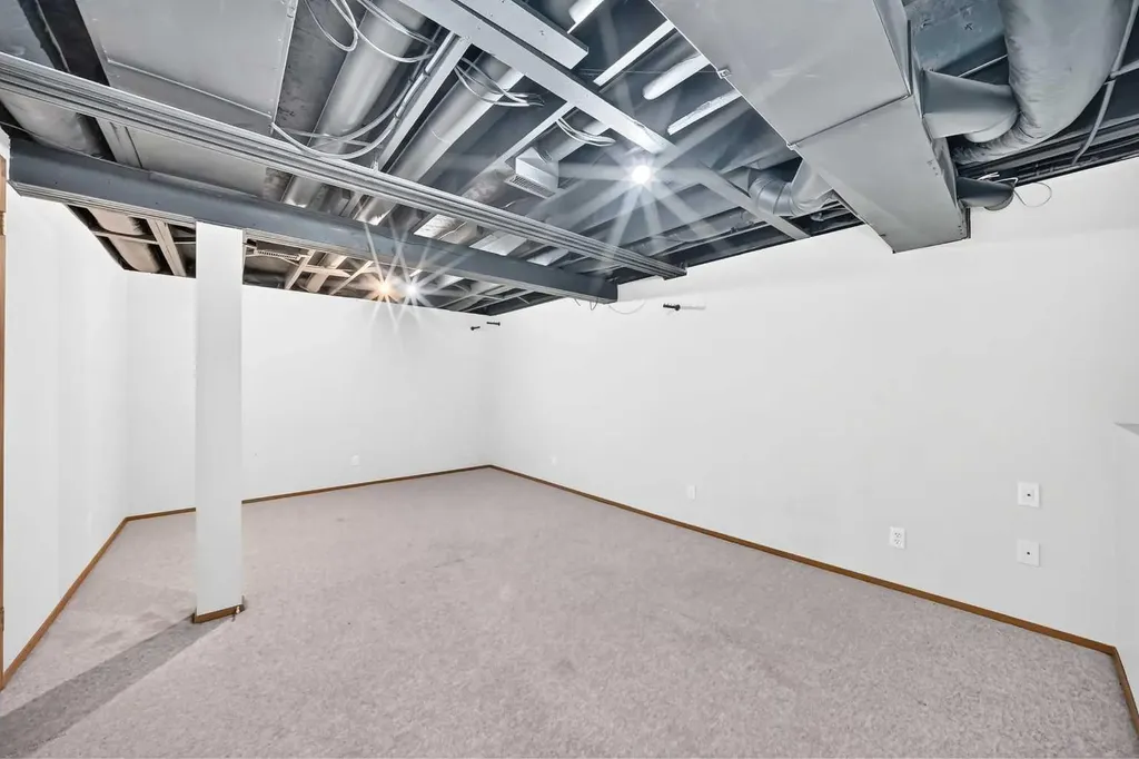 34 Shawinigan Lane SW Calgary AB T2Y 2B5