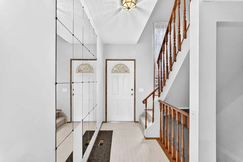 34 Shawinigan Lane SW Calgary AB T2Y 2B5