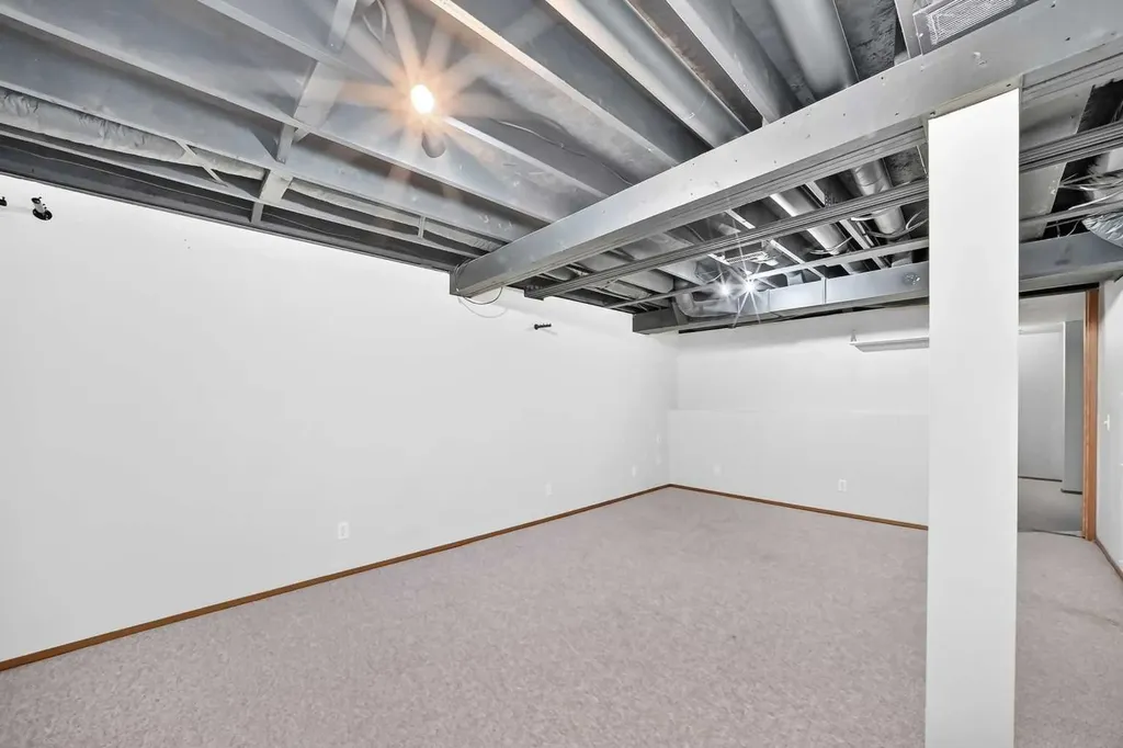 34 Shawinigan Lane SW Calgary AB T2Y 2B5
