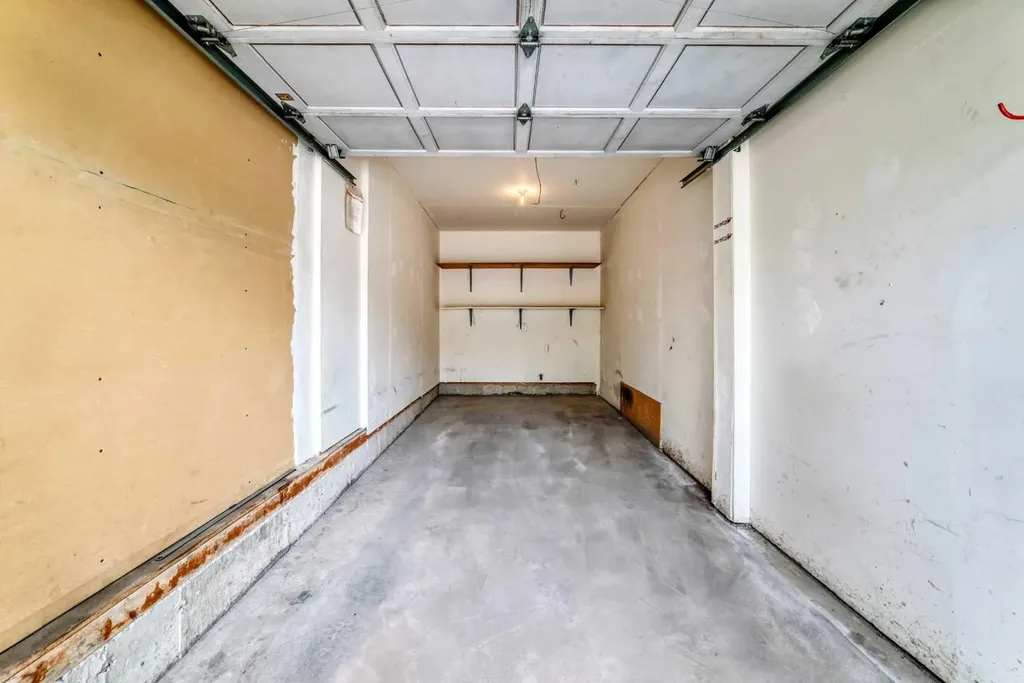 34 Shawinigan Lane SW Calgary AB T2Y 2B5
