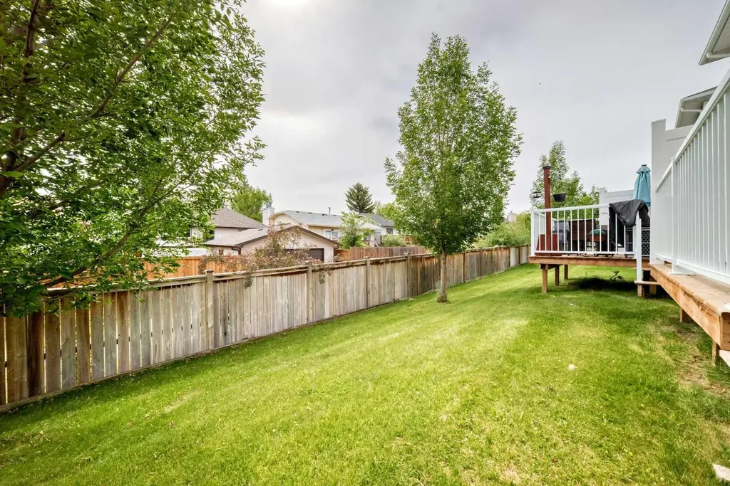 34 Shawinigan Lane SW Calgary AB T2Y 2B5