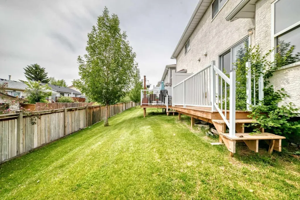 34 Shawinigan Lane SW Calgary AB T2Y 2B5