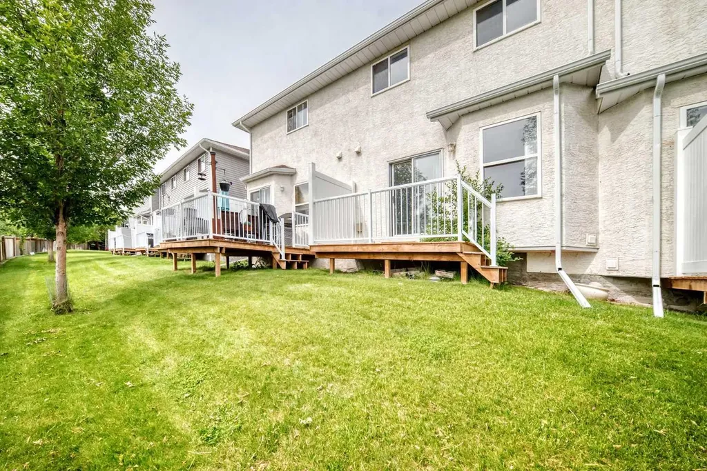 34 Shawinigan Lane SW Calgary AB T2Y 2B5