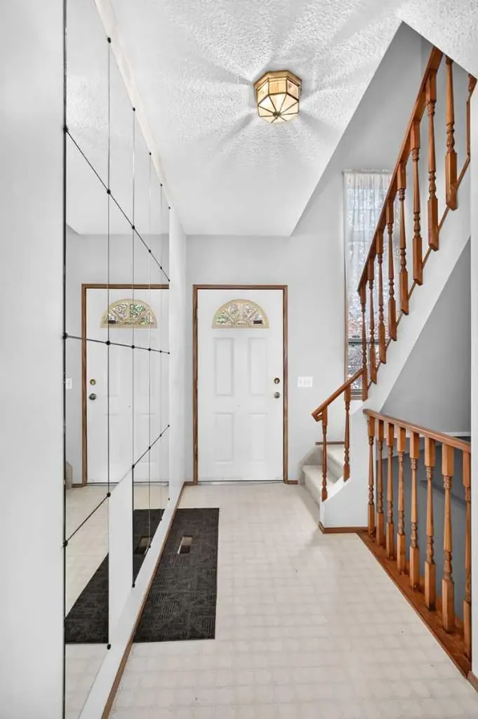 34 Shawinigan Lane SW Calgary AB T2Y 2B5