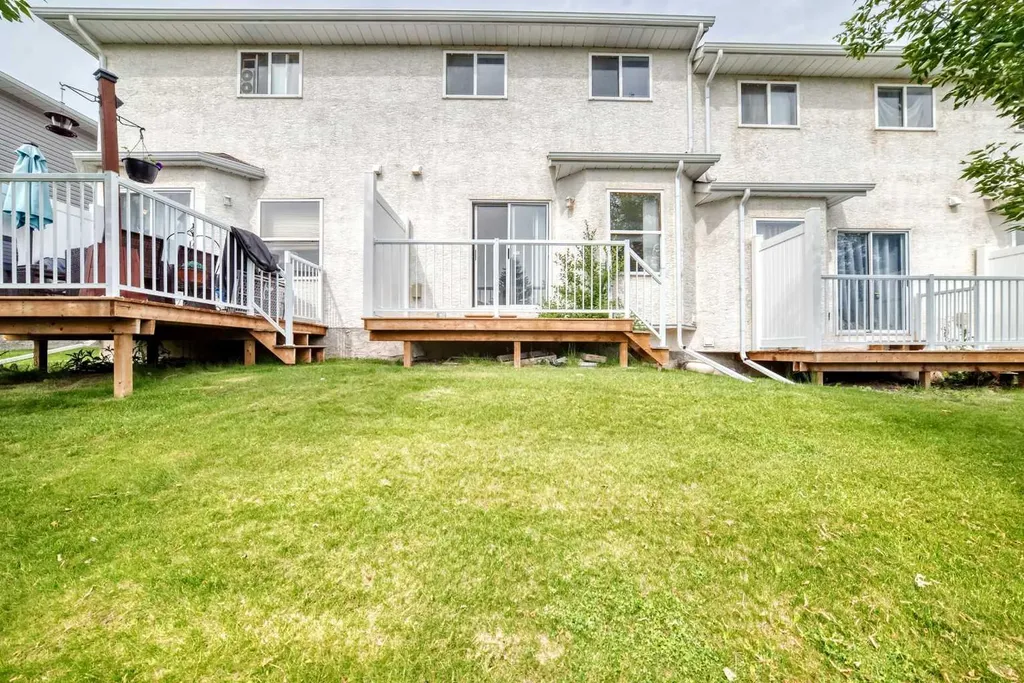 34 Shawinigan Lane SW Calgary AB T2Y 2B5