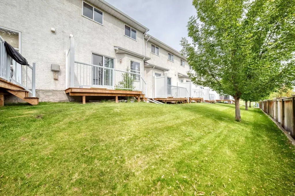 34 Shawinigan Lane SW Calgary AB T2Y 2B5