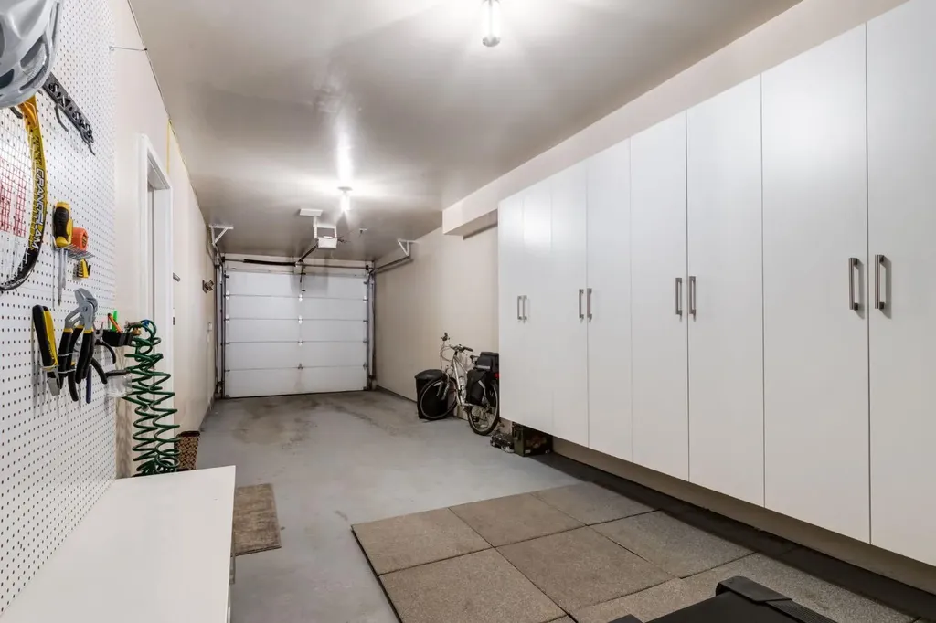 3711 17 Street SW Calgary AB T2G 6N3