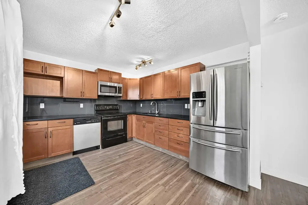 60 Erin Mount Crescent SE Calgary AB T2B 2S3