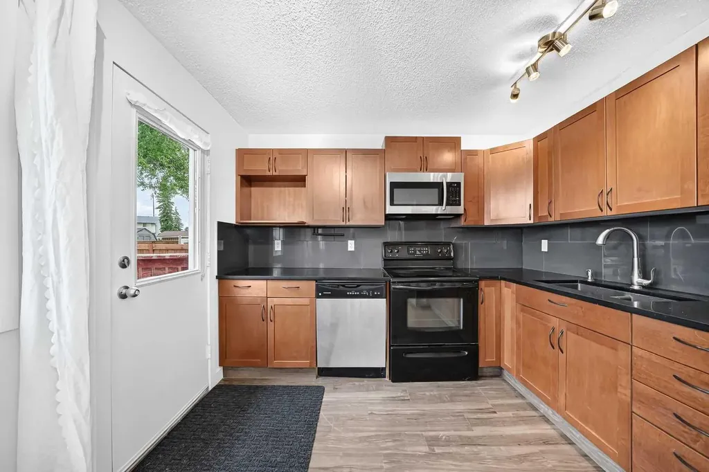 60 Erin Mount Crescent SE Calgary AB T2B 2S3