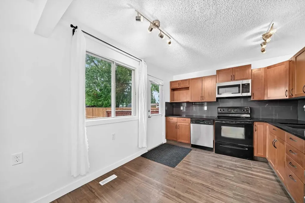 60 Erin Mount Crescent SE Calgary AB T2B 2S3