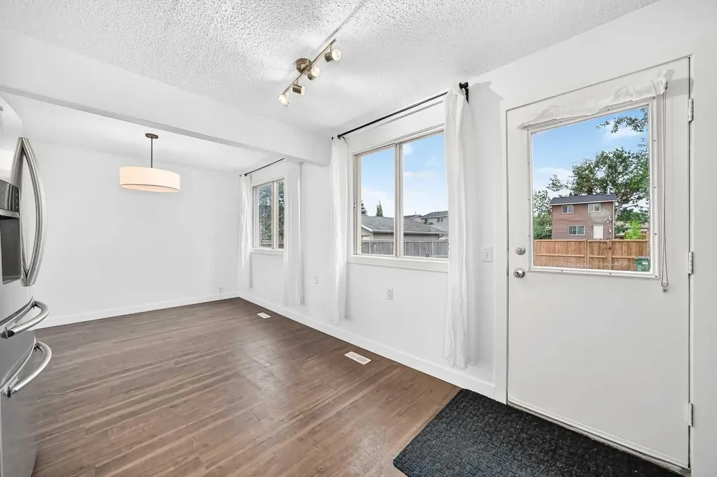 60 Erin Mount Crescent SE Calgary AB T2B 2S3