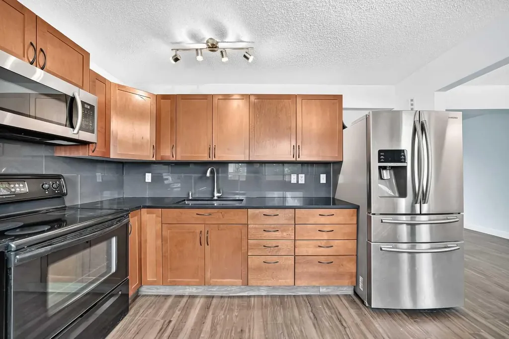 60 Erin Mount Crescent SE Calgary AB T2B 2S3
