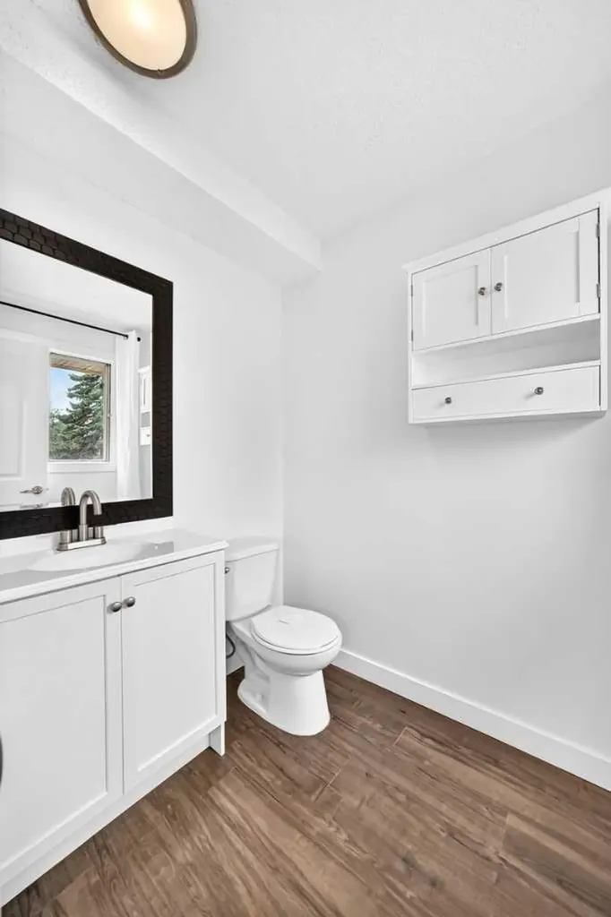 60 Erin Mount Crescent SE Calgary AB T2B 2S3