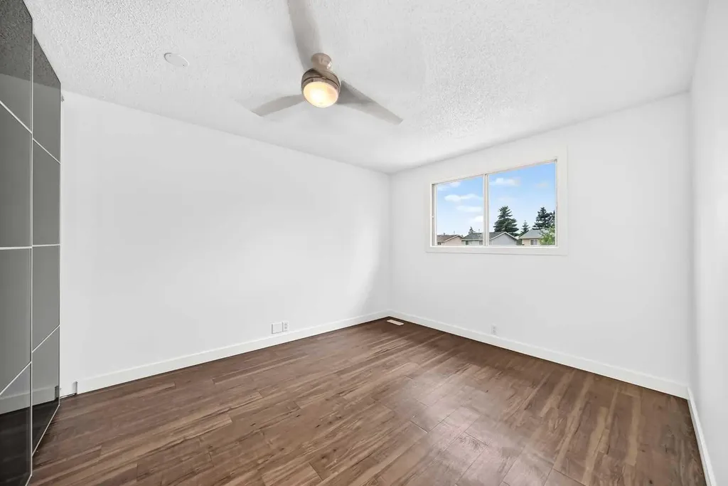 60 Erin Mount Crescent SE Calgary AB T2B 2S3