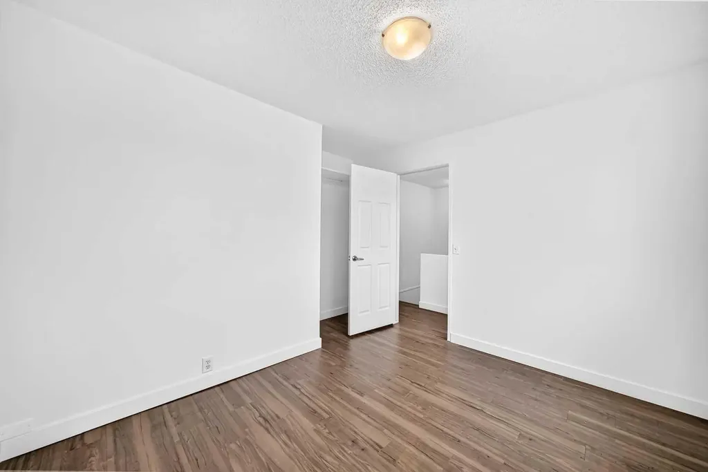 60 Erin Mount Crescent SE Calgary AB T2B 2S3