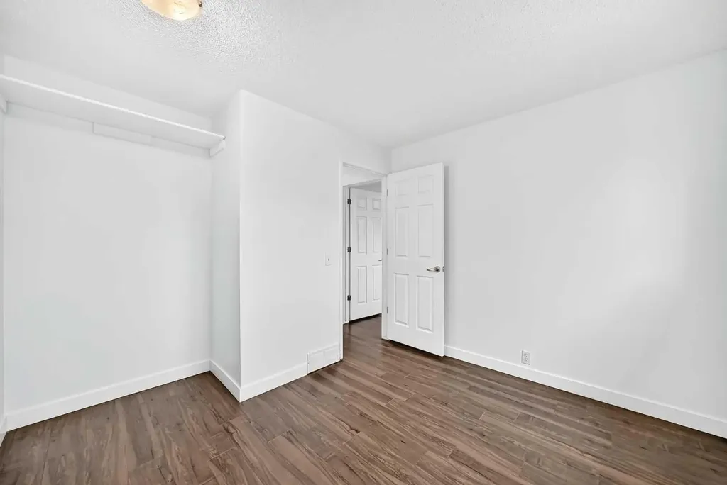 60 Erin Mount Crescent SE Calgary AB T2B 2S3