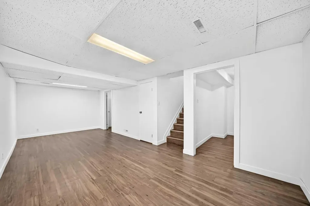 60 Erin Mount Crescent SE Calgary AB T2B 2S3