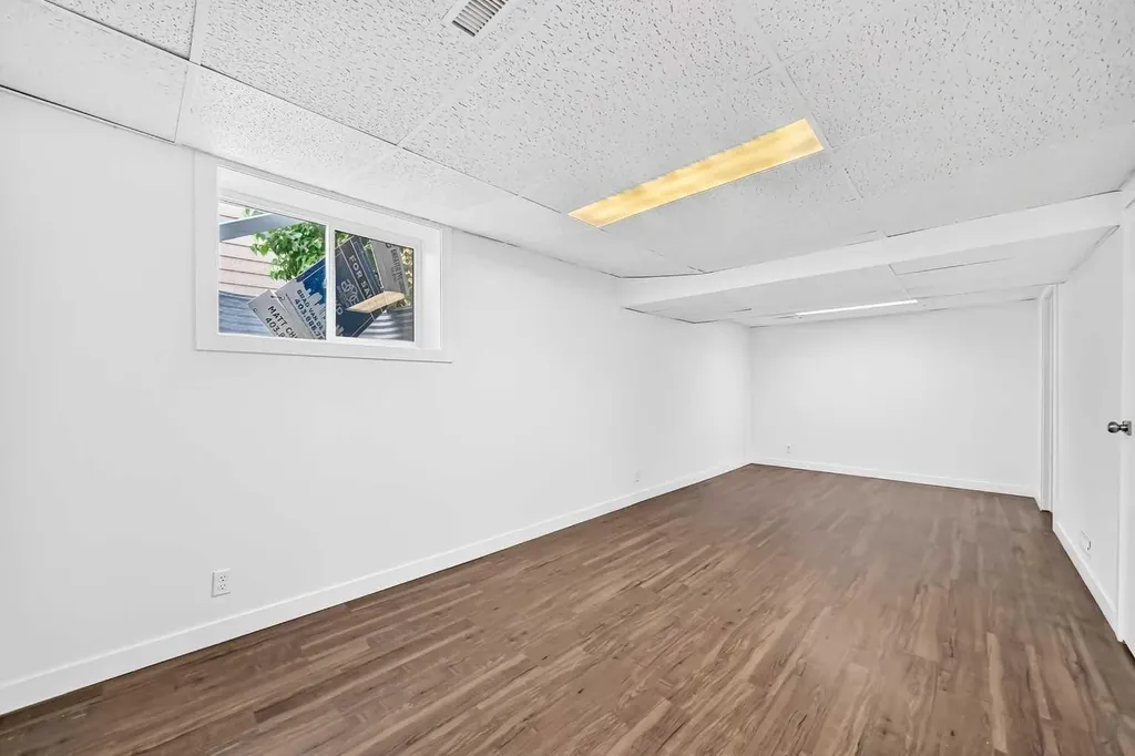 60 Erin Mount Crescent SE Calgary AB T2B 2S3