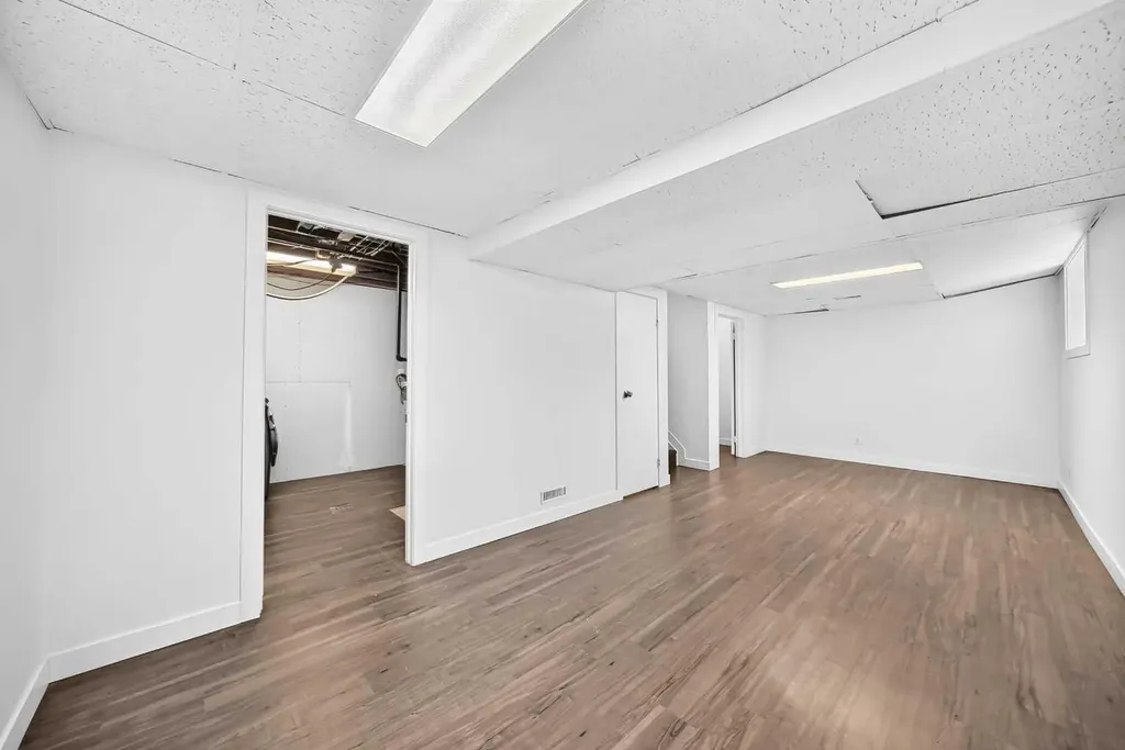 60 Erin Mount Crescent SE Calgary AB T2B 2S3
