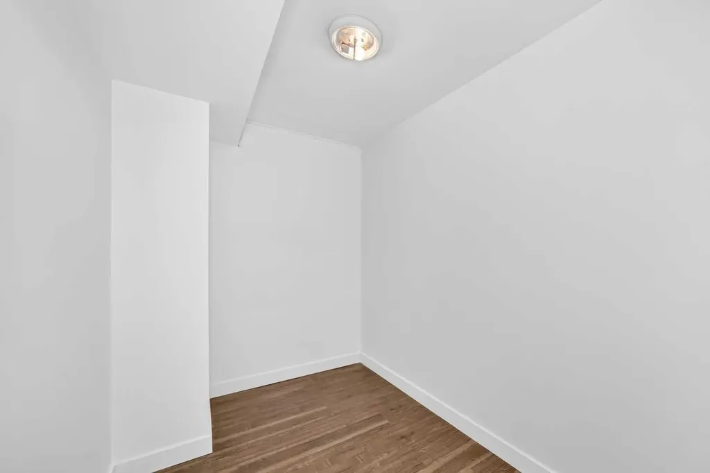 60 Erin Mount Crescent SE Calgary AB T2B 2S3