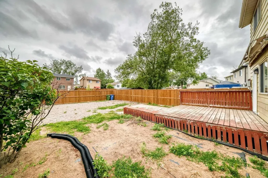 60 Erin Mount Crescent SE Calgary AB T2B 2S3