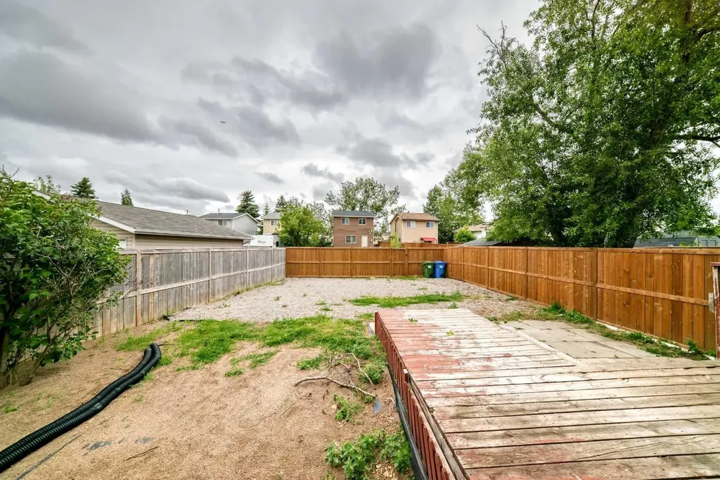 60 Erin Mount Crescent SE Calgary AB T2B 2S3