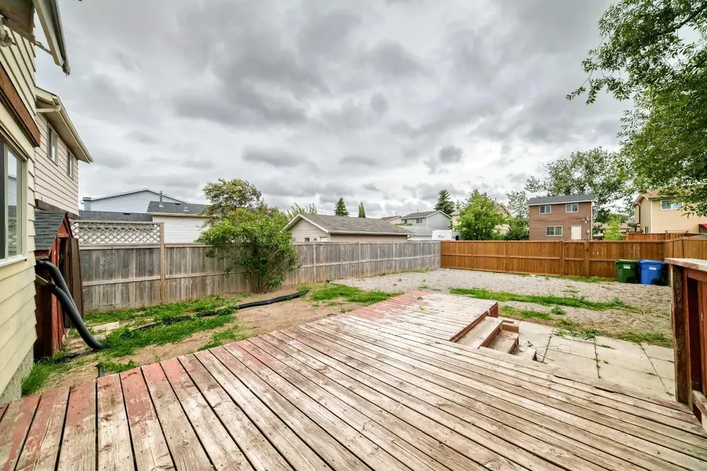 60 Erin Mount Crescent SE Calgary AB T2B 2S3