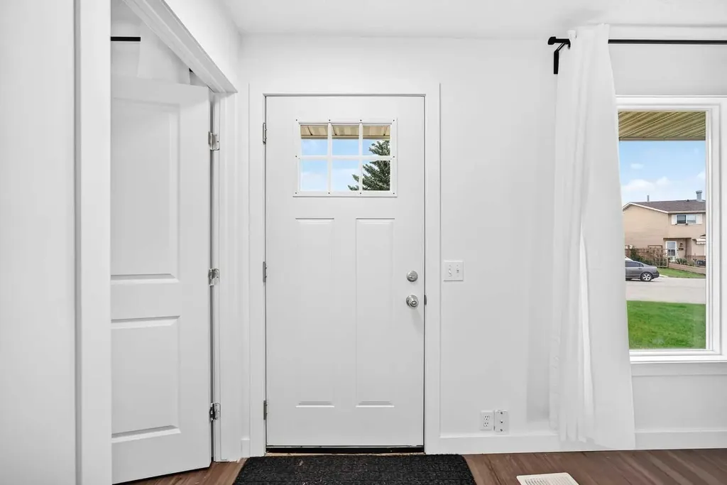 60 Erin Mount Crescent SE Calgary AB T2B 2S3
