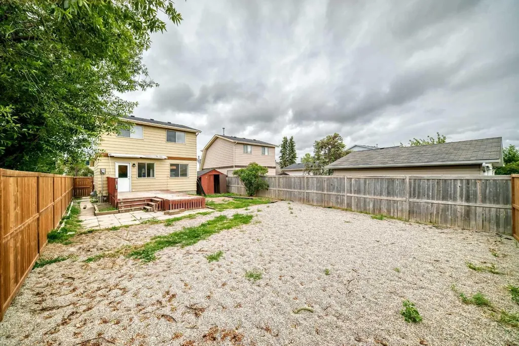 60 Erin Mount Crescent SE Calgary AB T2B 2S3