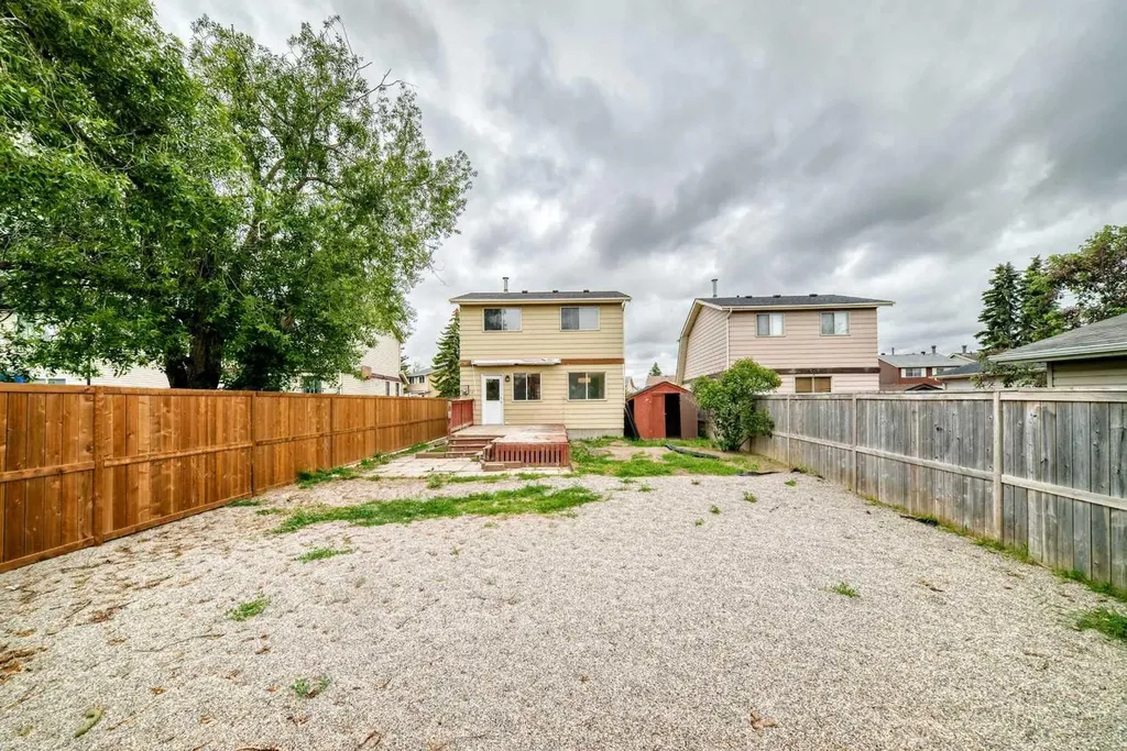 60 Erin Mount Crescent SE Calgary AB T2B 2S3